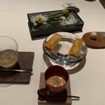 ブレストンコート ユカワタン - Amuse-Bouche「甘海老とガスパチョ」、「フォアグラのテリーヌ」、「シナノユキマスの仁後盛トマトパン」、「とうもろこしのムース」、「岩牡蠣のボイル 昆布のゼリー」