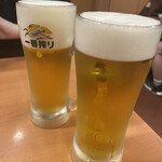 日高屋 - キャーーーッ！生ビール♡

生ビールはええねえ！　何にも罪がない\(//∇//)\

中ジョッキもちゃんと中ジョッキ

立川の店はちゃんとサーバーの掃除してるみたいだな。