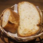 Bistro sora - ランチセット 1300円 のパン2種盛り
