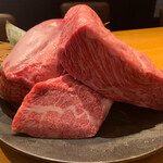 GU3F - 【名物】特選赤身２種＆厚切りタン（塊肉）