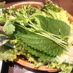 千ちゃん - サムギョプサル用の野菜　サムギョプサルを頼むとセットで提供されます。