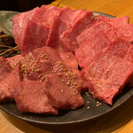 GU3F - 特選赤身２種＆厚切りタン