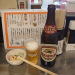 Shusse kaidou - マカロニサラダのお通しと瓶ビール