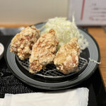 Karaage Semmon Ten Torikki - もも肉の唐揚げ定食　730円
                        ご飯大盛　無料