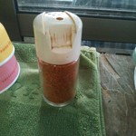 池内うどん店 - このパウダータイプの唐辛子でも、十分パワー炸裂！