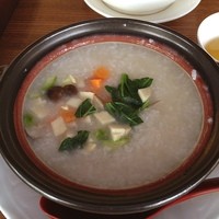 トゥーランドット 臥龍居  - うーん、外にあったメニューのヴィジュアルとかなり乖離しております。味も普通…これで1200円はないな。