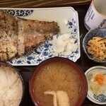 炭火焼専門食処 白銀屋 - おすすめ定食、赤魚の粕漬け焼き定食(1,000円)