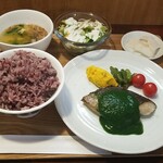 キッチン ブルー グローブ - 鰆ポワレ　ほうれん草とモロヘイヤのソース