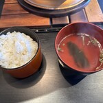 炭火焼肉 十兵衛 - ご飯とスープ(お代わりOK)