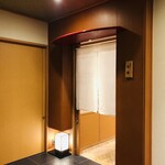 小松 弥助 - 外観