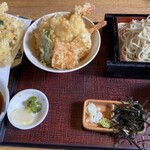 喜久粋 - 天丼セットもり蕎麦と玉ねぎのかき揚げ