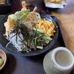 Kikusui - 冷やしたぬきには海老天2尾と野菜類の具材沢山