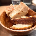 オステリア・トラマンダーレ - パンは自家製だそうで これも良い仕事ぶりを感じます