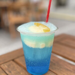 丸山珈琲 - 八ヶ岳の空色クリームソーダ　825円