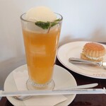 カフェ リゼッタ - メロンのクリームソーダ（1100円税込）