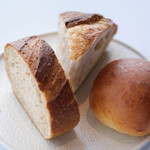 アジュール フォーティーファイブ - ランチコース 19800円 のパン