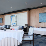 アジュール フォーティーファイブ - 店内のテーブル席の風景です