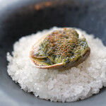 アジュール フォーティーファイブ - ランチコース 19800円 のハマグリのハーブ焼き