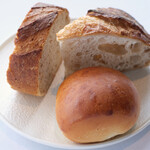 アジュール フォーティーファイブ - ランチコース 19800円 のパン