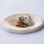 アジュール フォーティーファイブ - ランチコース 19800円 のマナガツオ ドュブレルソース