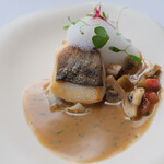 アジュール フォーティーファイブ - ランチコース 19800円 のマナガツオ ドュブレルソース