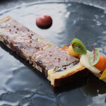 アジュール フォーティーファイブ - ランチコース 19800円 のアグー豚レバーパテ 鴨肉ジュレ