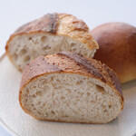 アジュール フォーティーファイブ - ランチコース 19800円 のパン