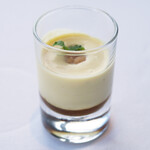 アジュール フォーティーファイブ - ランチコース 19800円 のトウモロコシのフラン 雲丹添え