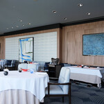 アジュール フォーティーファイブ - 店内のテーブル席の風景です