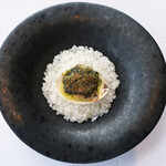 アジュール フォーティーファイブ - ランチコース 19800円 のハマグリのハーブ焼き