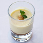 アジュール フォーティーファイブ - ランチコース 19800円 のトウモロコシのフラン 雲丹添え