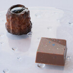 アジュール フォーティーファイブ - ランチコース 19800円 の自家製チョコレート カヌレ