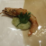 トラットリア・アルベロ - アンティパスト　ポテトを纏った長崎県産髭長ガス海老　蕪のジェレのソースと共に