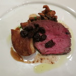 トラットリア・アルベロ - セコンドピアット　フォアグラと仙台牛のヒレ肉　フランス産4種類の茸と共に　トランペット茸　ジロール茸　ピエブルー