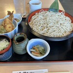峰亀 平野店 - 蕎麦と天丼のセット