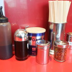 ラーメン二郎 - 卓上調味料