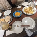 池袋ワイン倶楽部 - フライドポテト、ポテトサラダ、お通しのパン