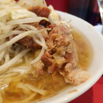 ラーメン二郎 - 豚の厚み
