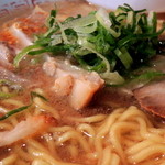Akatenramen - 2013年9月21日(土)　ラーメン(600円)　具材、スープ、麺