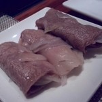 神戸プレジール - タマネギを巻き巻きして頂きます。