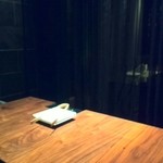 神戸プレジール - ケッコー暗い店内です。