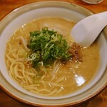 Ramen Kumagorou - 令和5年8月
                      ランチタイム(11:00〜15:00)
                      からあげ定食豚骨醤油 980円
                      豚骨醤油ラーメン、からあげ、半チャーハン