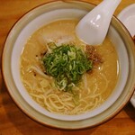 Ramen Kumagorou - 令和5年8月
                      ランチタイム(11:00〜15:00)
                      からあげ定食豚骨醤油 980円
                      豚骨醤油ラーメン、からあげ、半チャーハン