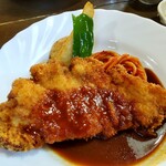 洋食亭 いしくろ - 料理写真:Ａランチのとんかつ。