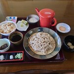 215766015 - ●十割蕎麦セット　1,800円
                                  
                                  ◯蕎麦せんべい
                                  ほんのりと甘くパリッとしてて美味しい
                                  
                                  ◯お吸い物
                                  夏はどぶ汁ではなくてお吸い物となる
                                  
                                  少し塩分は強めだけど
                                  出汁の旨味はシッカリとしていて美味しい