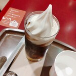 カフェ・ベローチェ - コーヒーフロート　斜めから