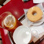 カフェ・ベローチェ - アイスレモンティーとバームクーヘン