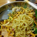 Tai Shokudou Hyou Tan - カオソーイです。揚げ麺の下には茹で麺が入っていますよ