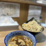 伊予 源氏車 - 濃厚魚粉入りスープ