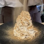 千寿堂 - とちのみパウダーをたっぷりかけてくれています。